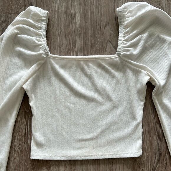 Puff Sleeve Crop Top - Picture 4 of 8